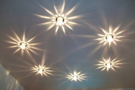 Как расположить 6 светильников на натяжном потолке